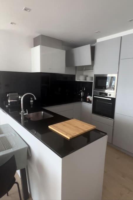 Malecon 47 Apartamento Reformado En Primera Linea Appartement Muxia Buitenkant foto