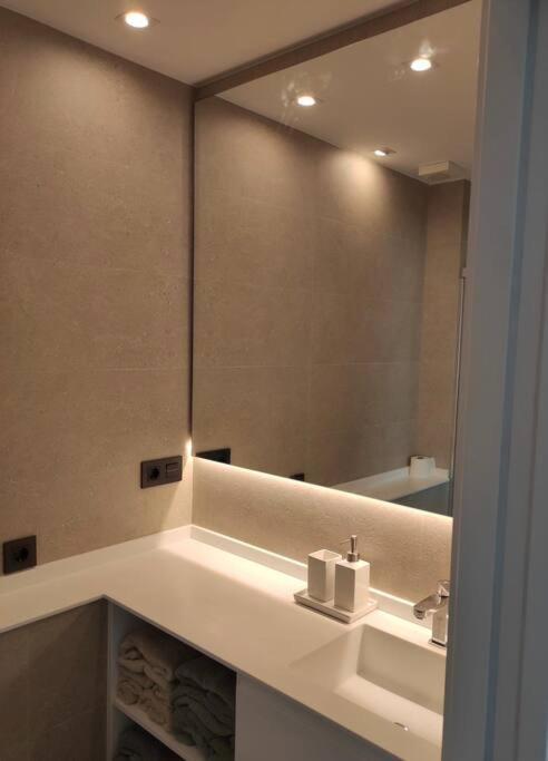 Malecon 47 Apartamento Reformado En Primera Linea Appartement Muxia Buitenkant foto